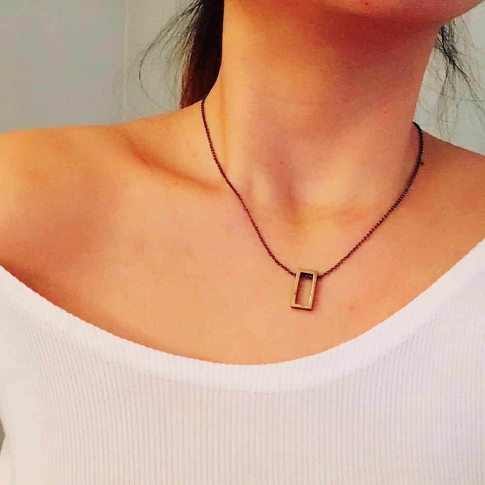 Simple rectangular necklace - Picture 4 of 4